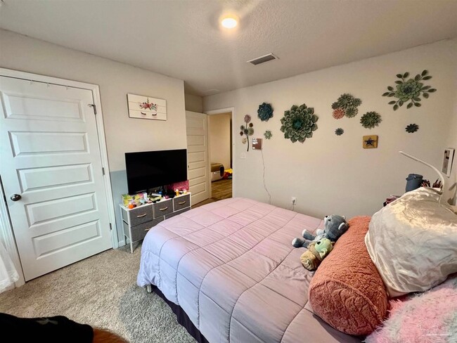 Building Photo - 5645 Guinevere Ln