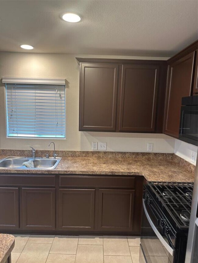 Building Photo - 20139 Linden Spruce Ln