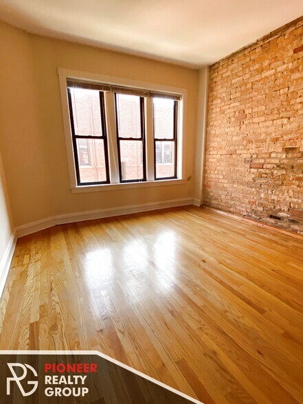 Building Photo - 3523 N Racine Ave