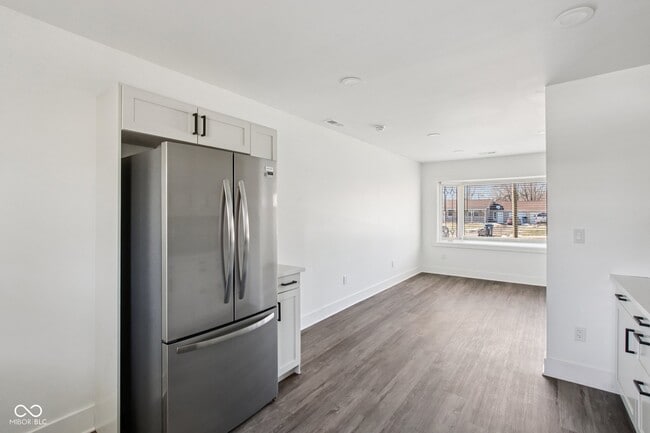 Building Photo - 21 N Devon Ave