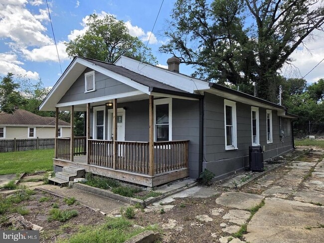 Building Photo - 208 68th Pl