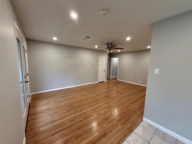 Building Photo - 5026 Redstart St