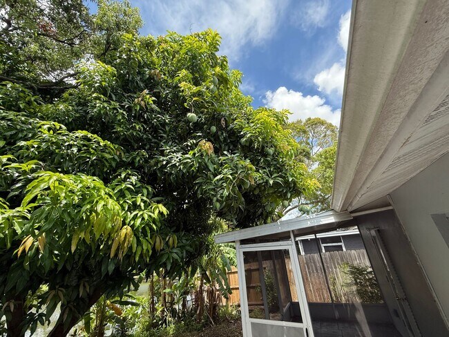 Building Photo - Amazing 2-bedroom, 2-bathroom home on a lake.