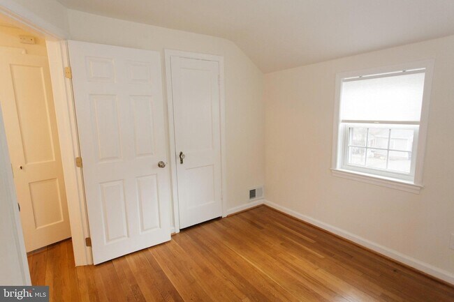 Building Photo - 1419 N Longfellow St