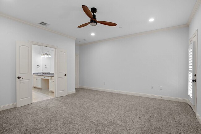 Building Photo - Luxury Highland Park Condo