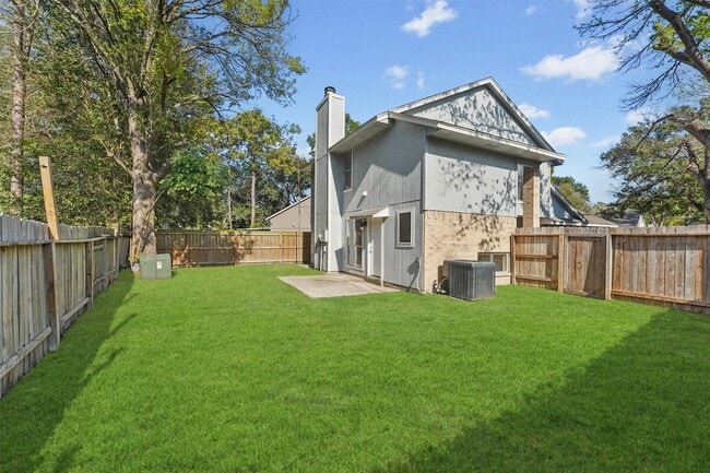 Building Photo - 16723 Quiet Trail Dr