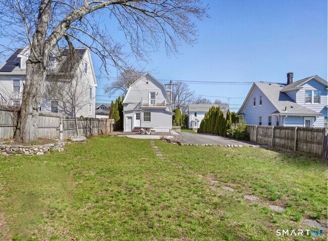 Building Photo - 709 Tunxis Hill Rd