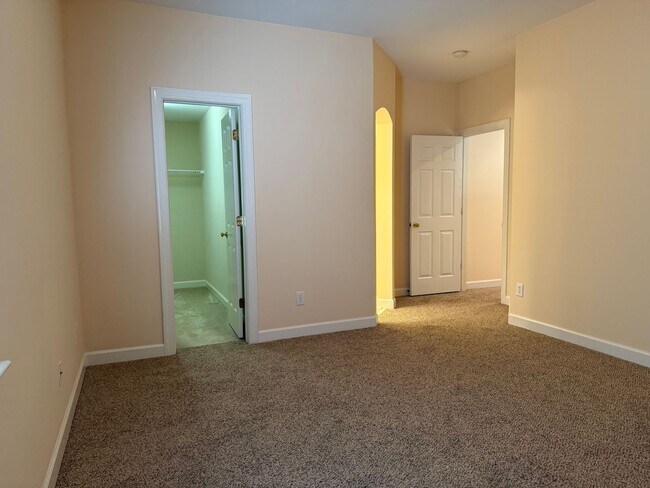 Building Photo - Stunning, Elegant Residence in Chapel Hill...