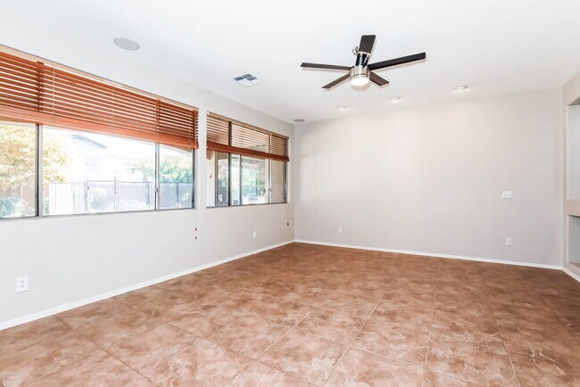 Building Photo - 2221 S Holguin Way