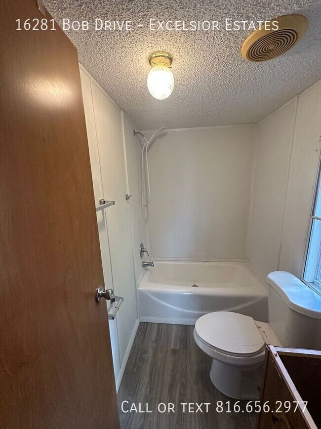 Building Photo - 16281 Bob Dr