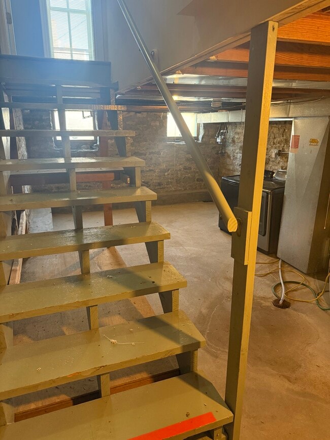 Building Photo - 2404 Menard St