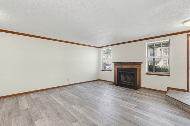 Building Photo - Updated 2BR Home Near Transit with Private Fenced Yard in Newport News