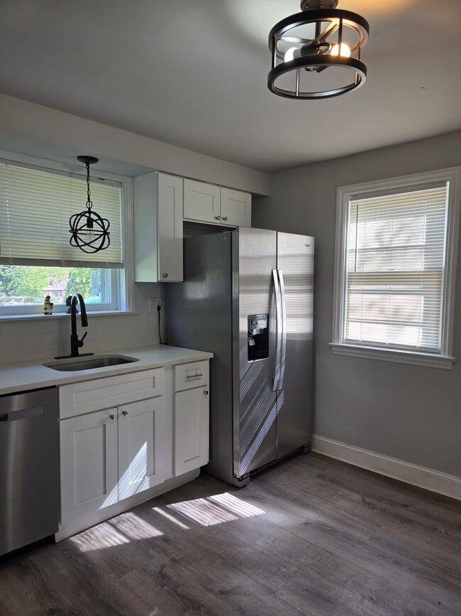 Building Photo - McDaniel Heights Single Family Home