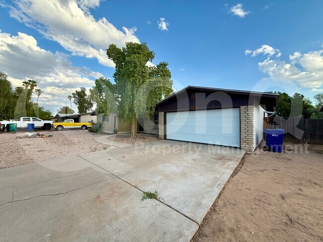 Primary Photo - 2519 E Fairfield St