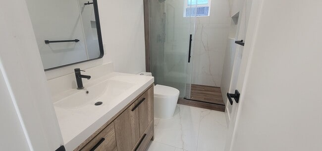 Building Photo - Modern Comfort: Beautiful Two-Bedroom ADU ...