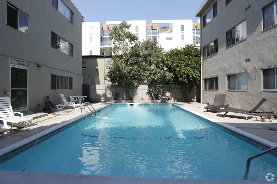 Primary Photo - Hollywood Pointe Apartments