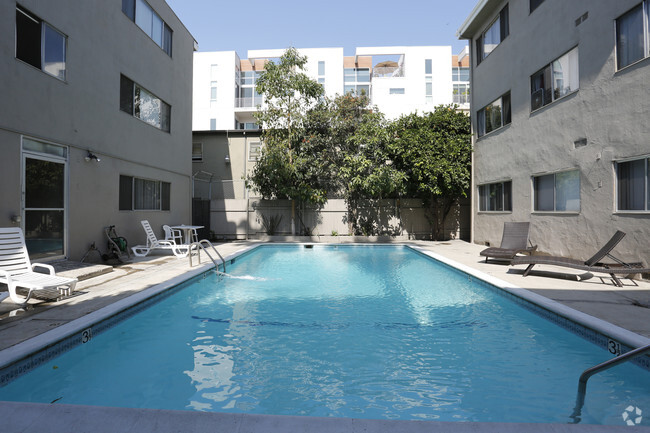 Building Photo - Hollywood Pointe Apartments