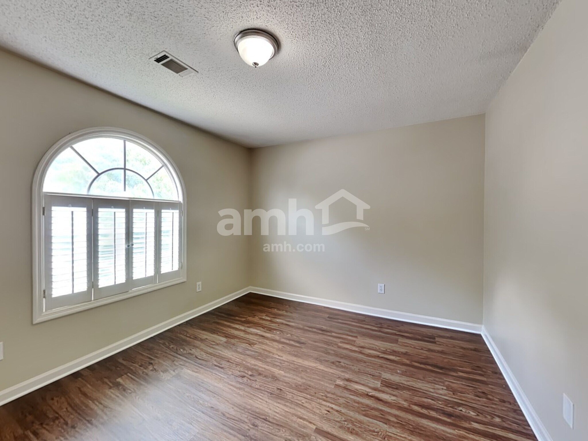 Building Photo - 581 Thornbush Ter