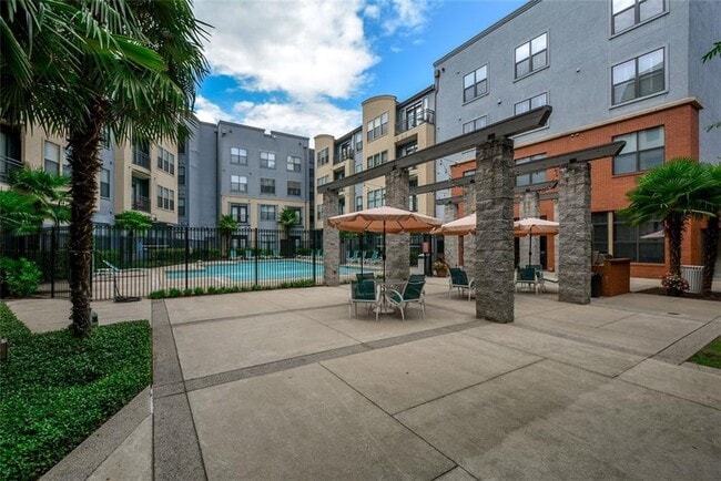 Building Photo - 400 17th St NW