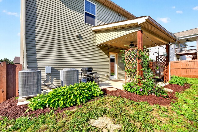 Building Photo - 104 Woodtrace Ct