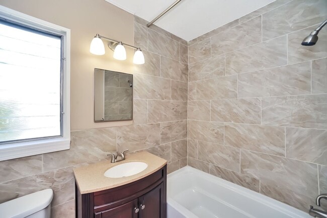 Building Photo - 1420 AVOCADO AVE #11