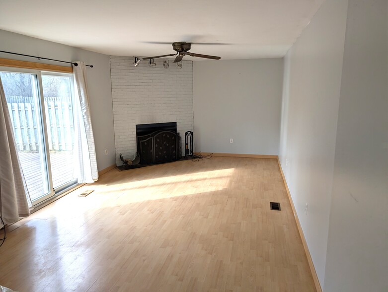 Family Room - 21765 Flanders St