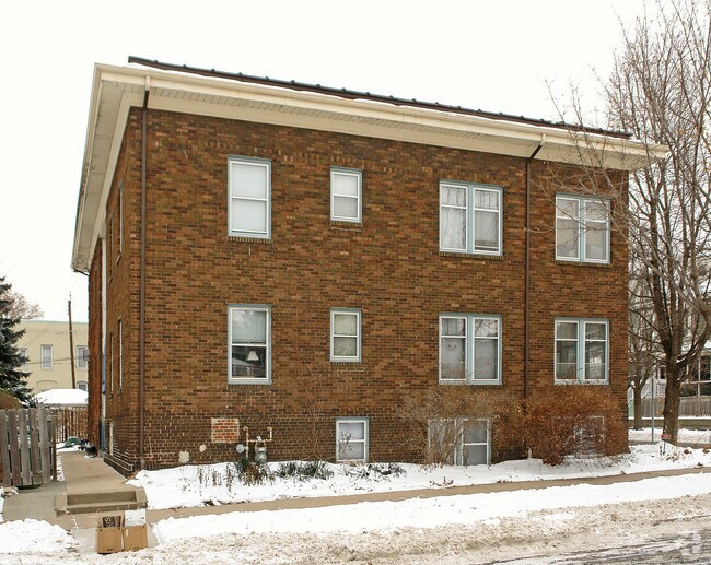 Primary Photo - 115 Victoria St S