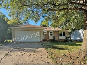 Building Photo - 3 Bedroom Home Located Near Mercy!