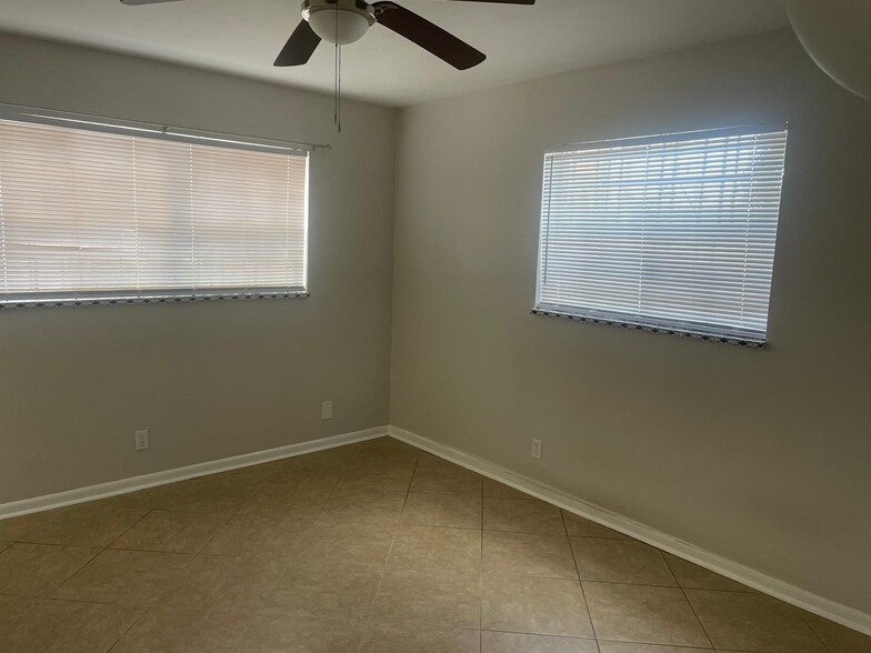 Building Photo - 660 Tennis Club Dr