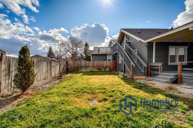 Building Photo - Charming home within walking distance to the greenbelt.