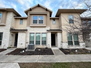 Building Photo - 13800 Lyndhurst St