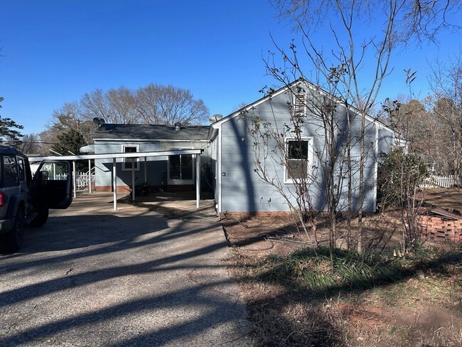 Building Photo - 1080 Grace Ave