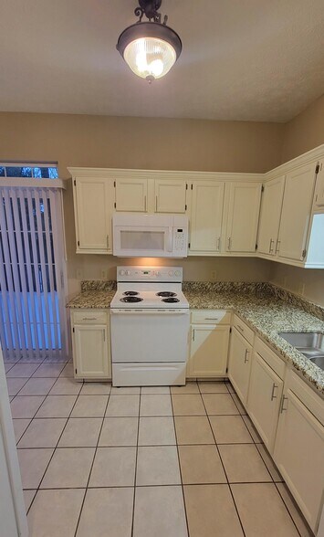 Building Photo - 2158 Kenyon St. N.E.