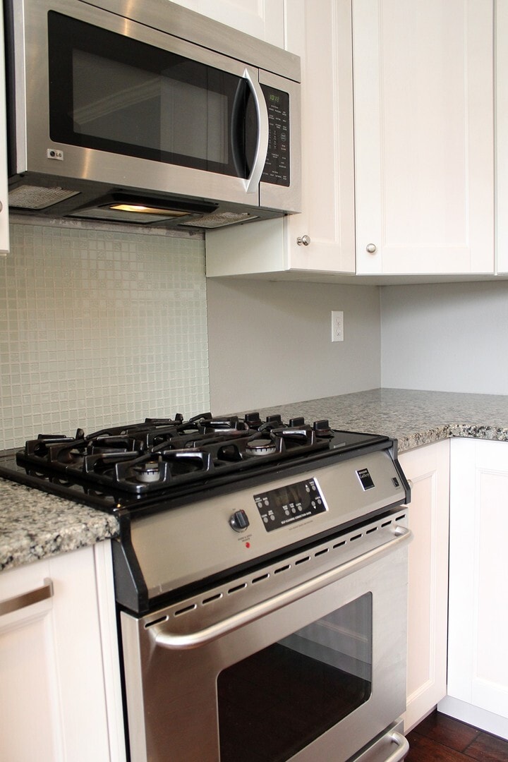 Building Photo - 4410 SW Appletree Pl