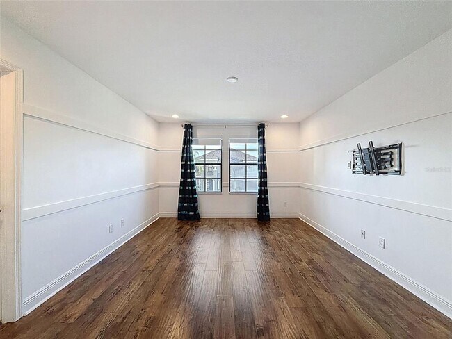 Building Photo - 10701 Laurel Vista Way