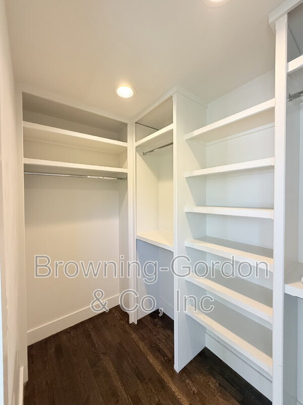Building Photo - 2160B Whitney Ave
