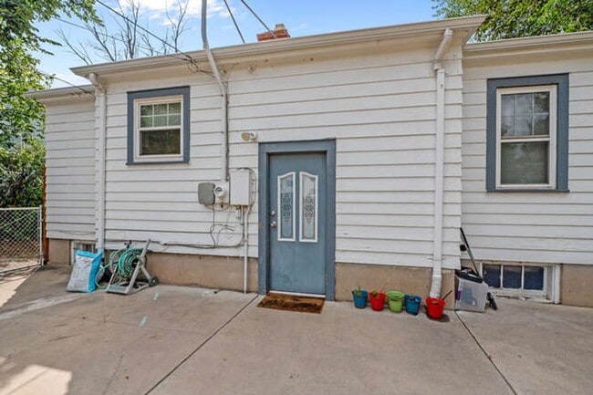Building Photo - Updated 3-Bedroom, 2-Bath Home in the Heart of Englewood - Available Now!