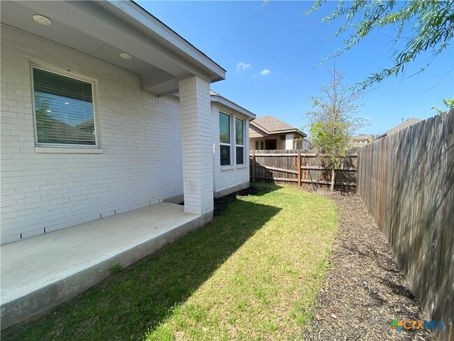 Building Photo - 1048 Easy Gruene