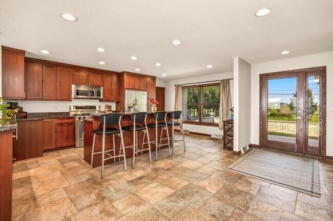 Building Photo - 12650 N Lake Shore Dr