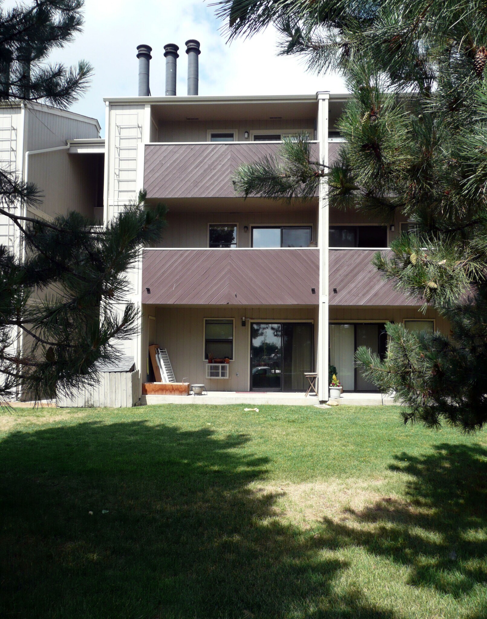 Building Photo - 3431 Stover St