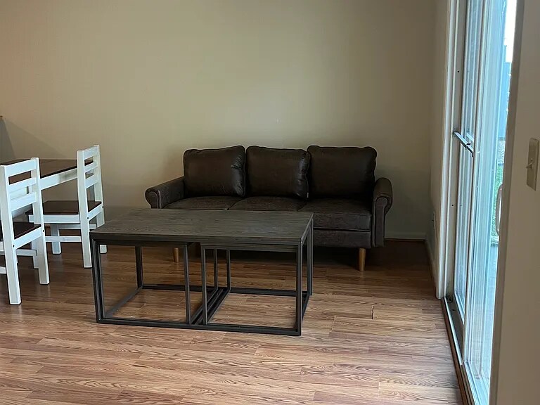 Building Photo - 1348 Hunters Rd