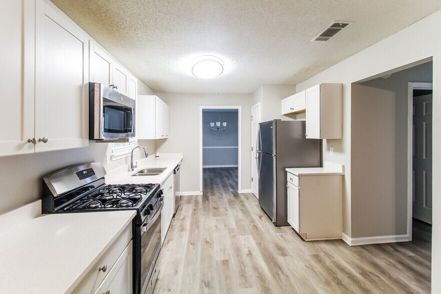 Building Photo - 6261 Remington Park