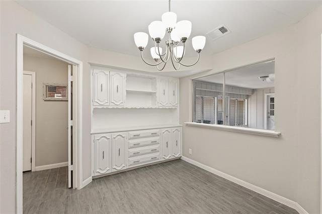 Building Photo - 2825 Knollwood Dr