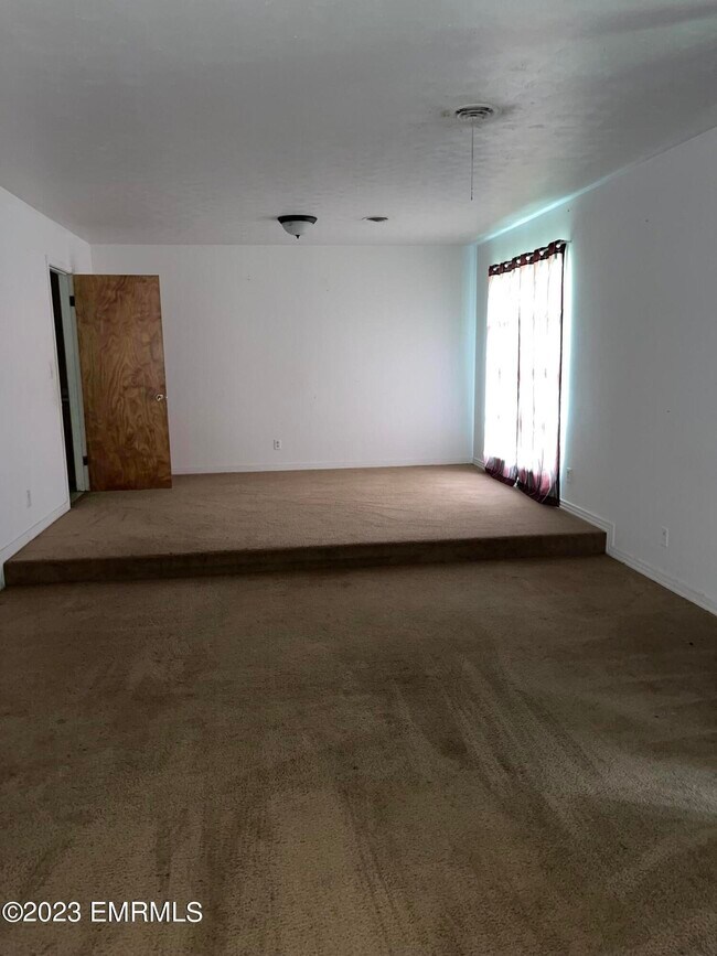 Building Photo - 10570 Woods Rd