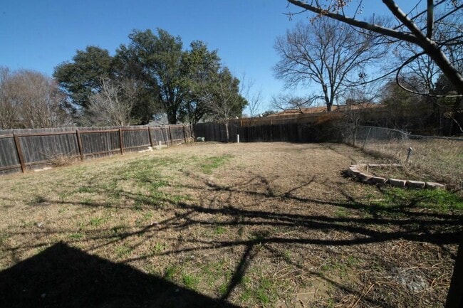 Building Photo - 12313 Willow Wild Dr