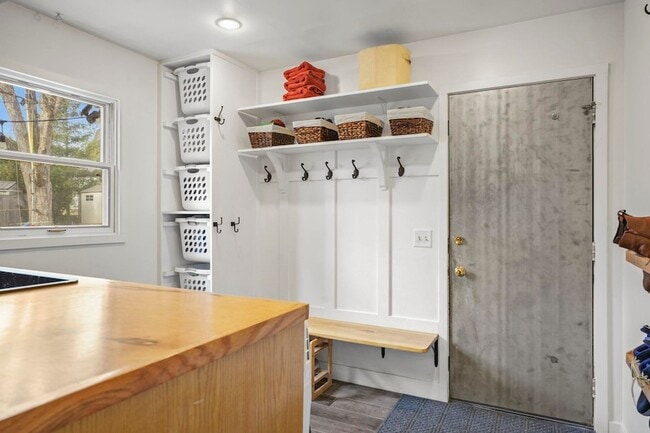 Building Photo - 310 Yosemite Trail