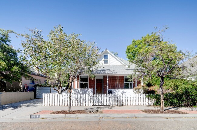 Primary Photo - Amazing Downtown Home with Tons of Updates!