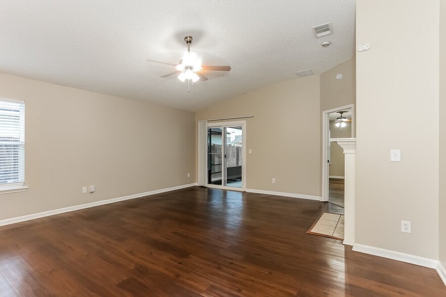 Building Photo - 1880 Pineta Cove Drive