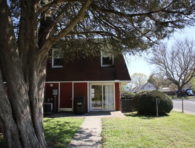 Building Photo - 1007 Kent Ave