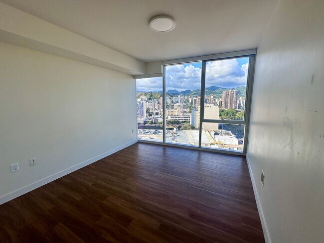 Building Photo - 888 Kapiolani Blvd